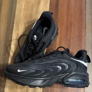 Nike Kids Black and White Sneakers BRAND NEW w/o box